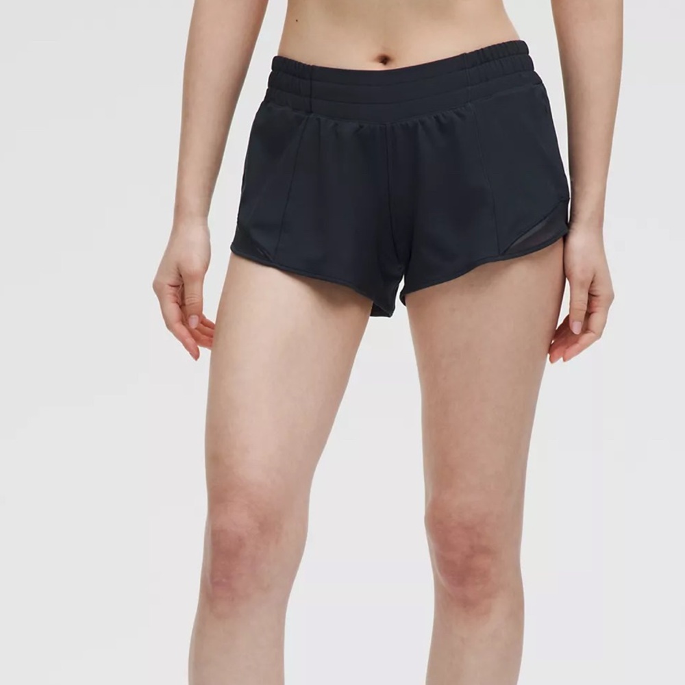 lululemon Hotty Hot Low-Rise Lined Short 2.5"